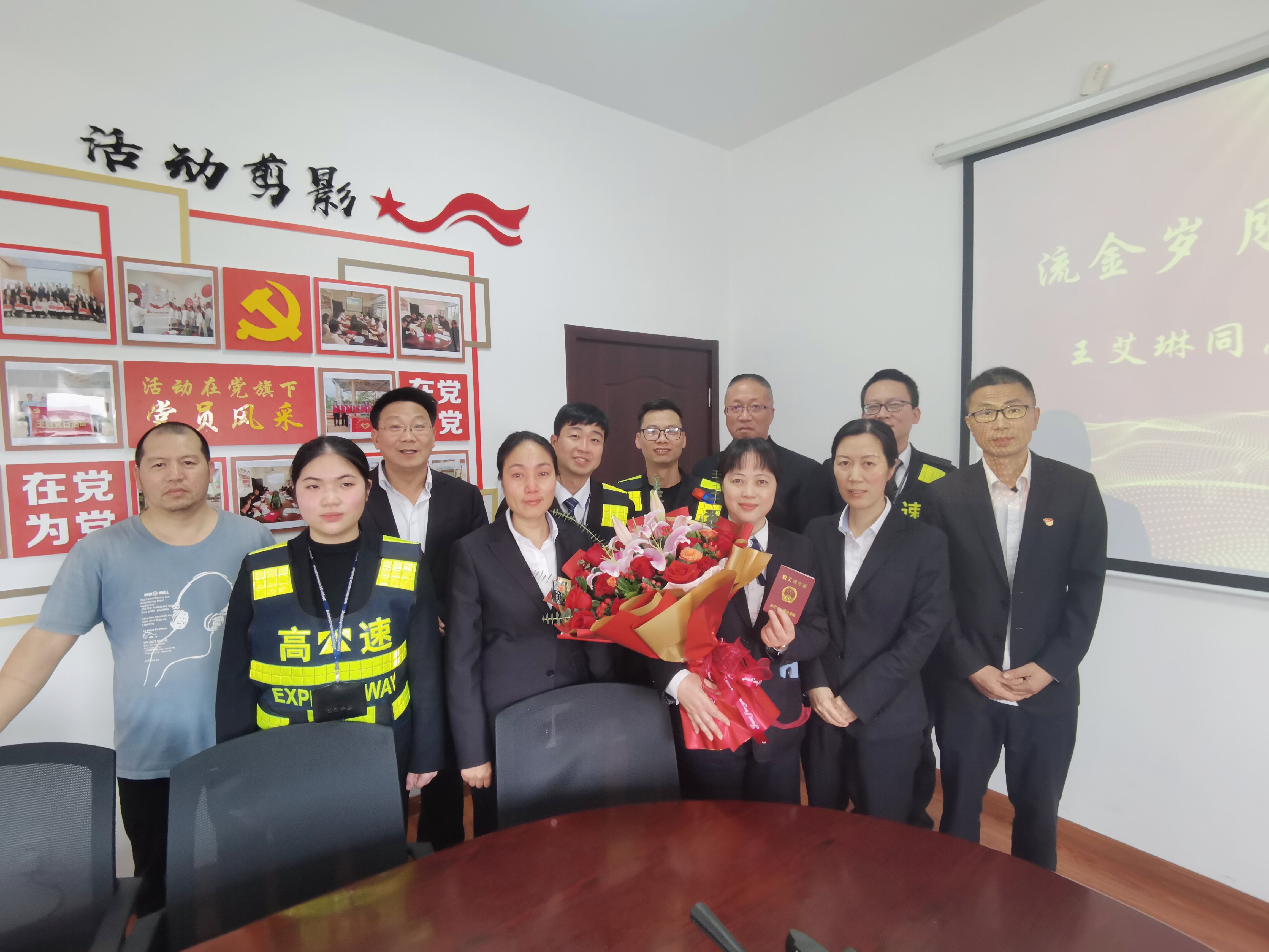 1669015319232831.jpg 照片1 张亮拍摄.jpg