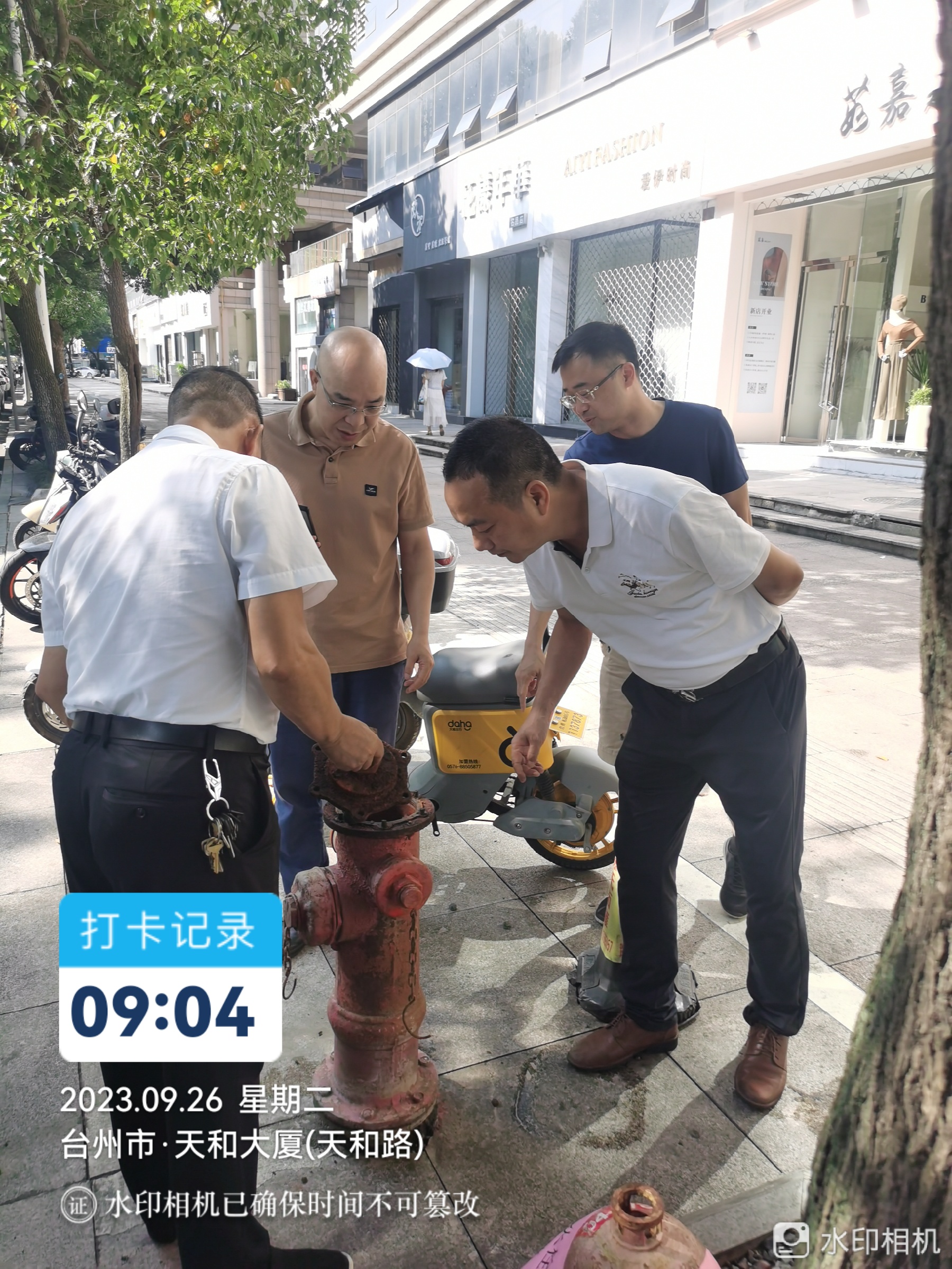 1695876171956602.jpg 天和大厦东测消火栓检查(物业拍摄).jpg