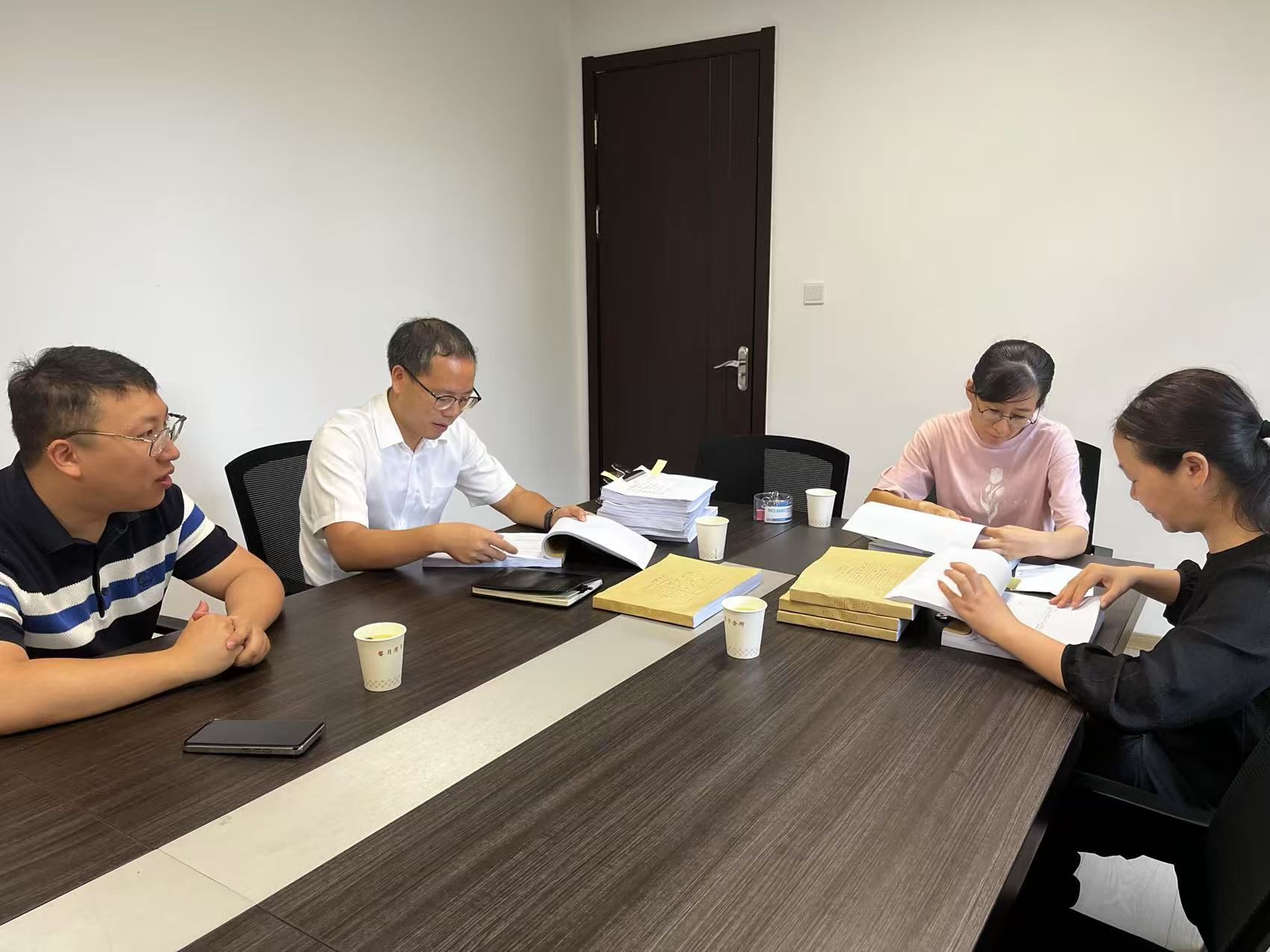 月子中心检查交流现场.jpg