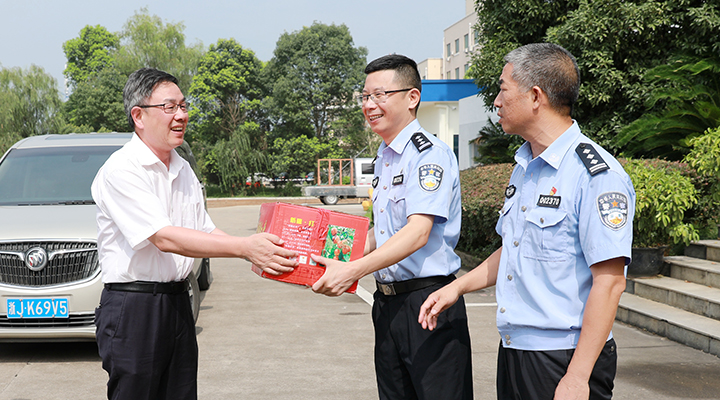 陈文波带队慰问台州高速交警支队.jpg