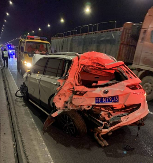 2019.1.28塘岭事故车 李新波摄_副本.jpg