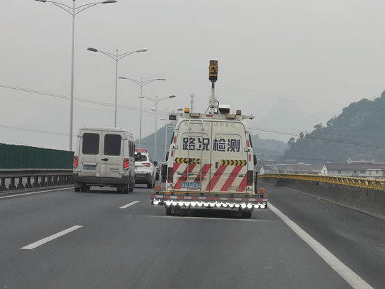 20181226 省公路局委托检测单位到集团所辖路段开展年度路况检测_副本.png