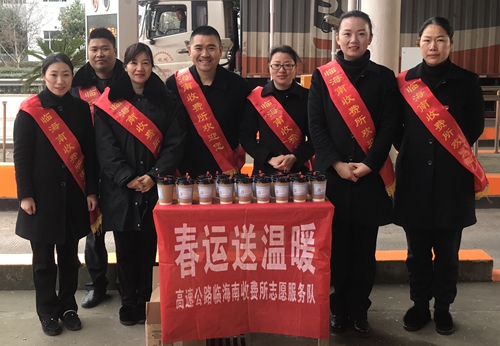 图为志愿者合影 陈莹摄=_副本.jpg