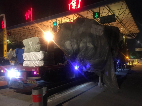 图为肇事车辆(张亮摄)_副本.jpg