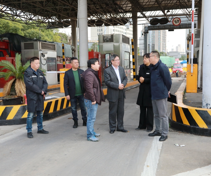 台州高速集团董事长陈文波调研一线收费站_图片新闻_浙江台州高速公路